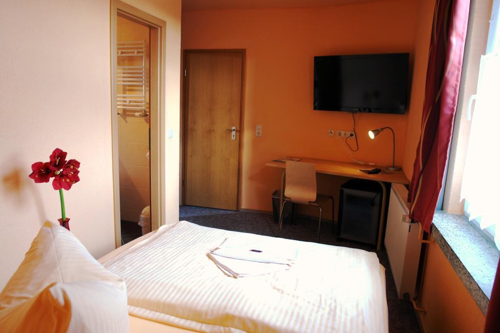 Hotel-Pension Gruene Linde 델리취 객실 사진